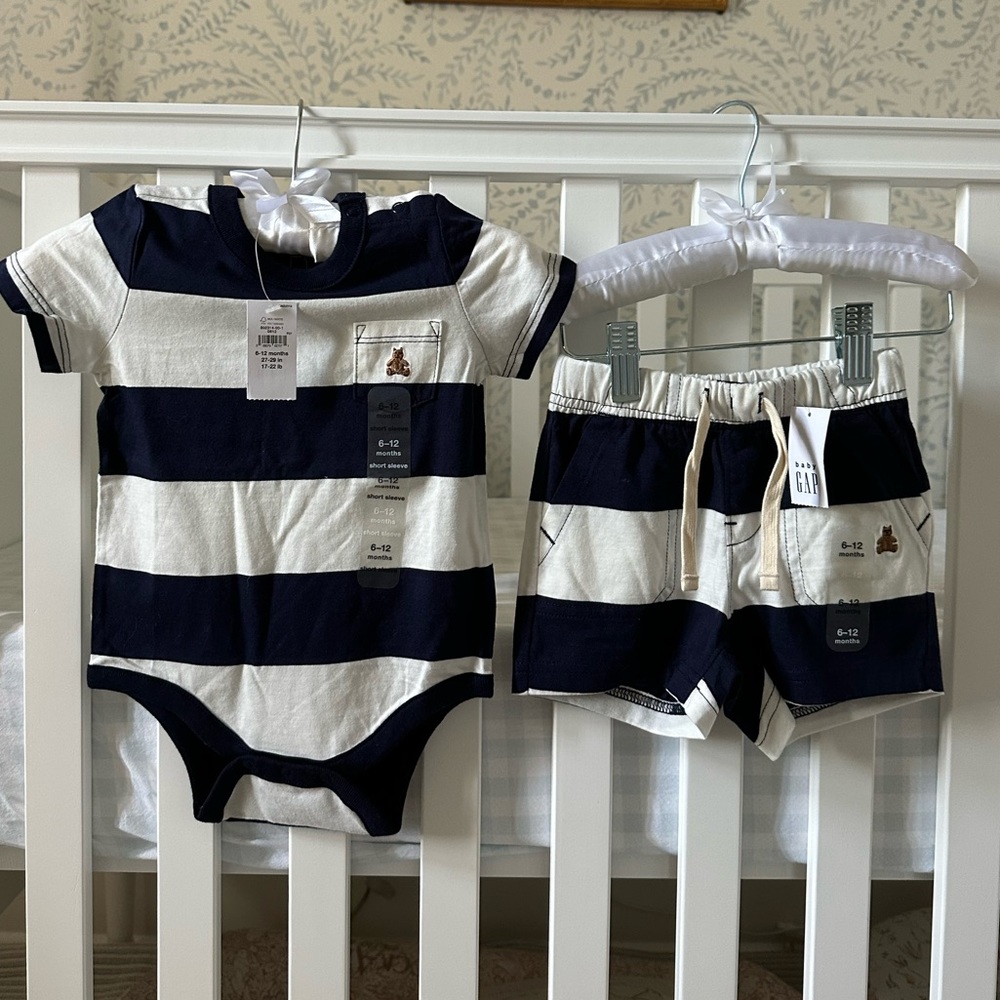 NWT Gap Baby onesie and shorts set, 6-12 months